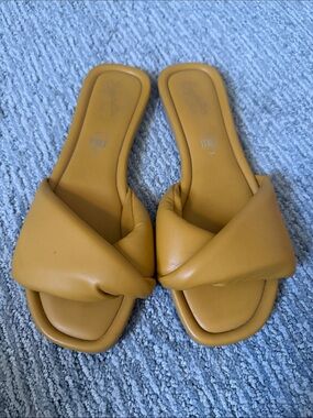 Yellow Seychelles Knot Sandals | Size 8